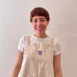 profesora y ceo ceramica